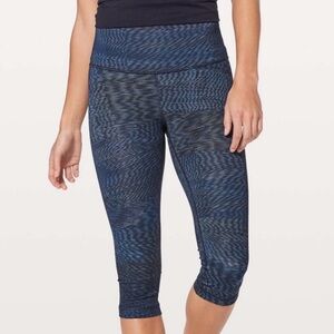 Lululemon Women’s 8 Blue Wunder Under Hi-Rise 1/2 Tight *Full-On Luxtreme 17"